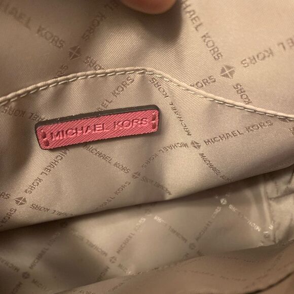 Michael Kors Jet Set Travel Medium Dome Pink White Crossbody EUC - Picture 6 of 8